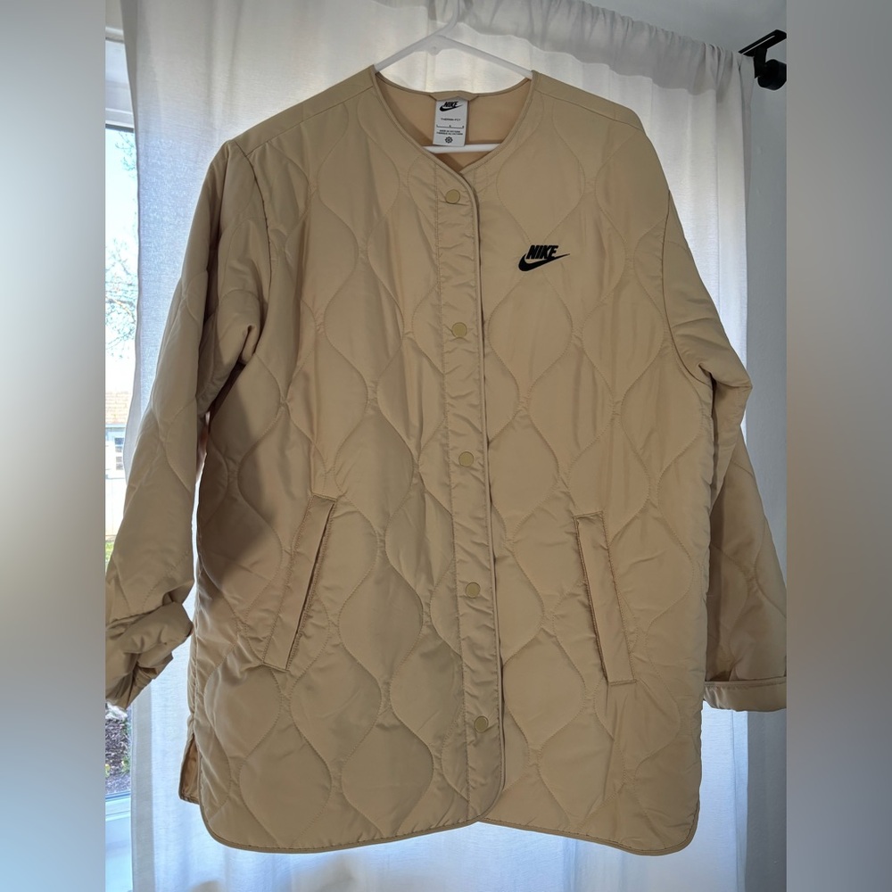 Nike Women's Beige Therma Fit Quilted Jacket